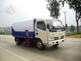 掃路車 城市美容師與智慧清潔的未來(lái)